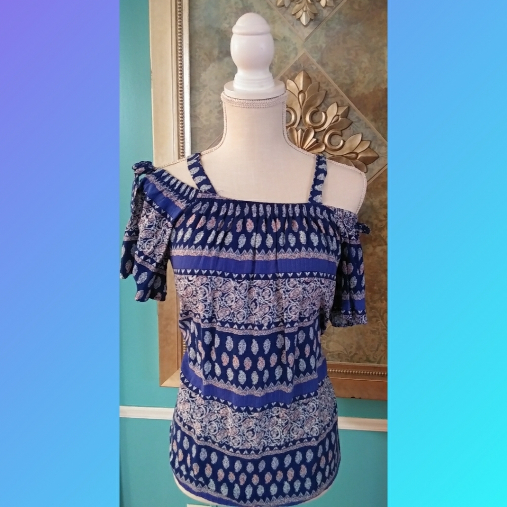 Cold shoulder top